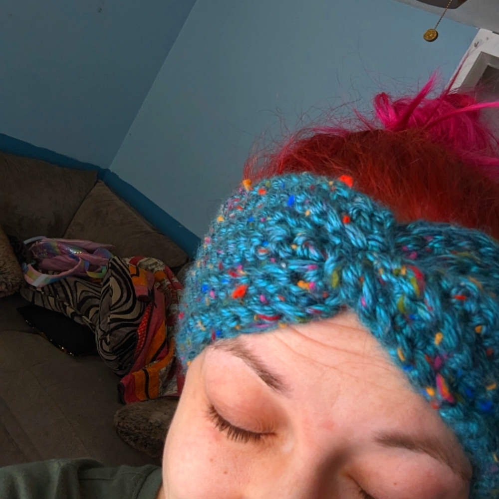 Twisty headband